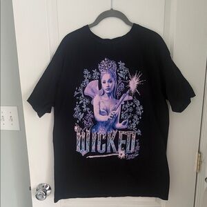 Wicked Glinda Black T-Shirt, Size XL, Like New